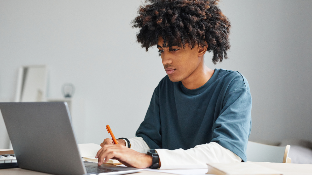 Projeto Aprova VP amplia acesso gratuito à capacitação tecnológica no DF